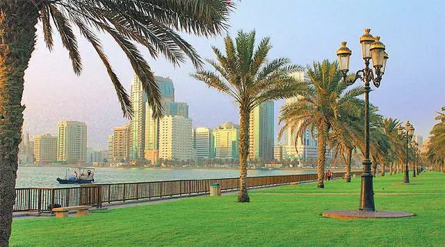 Cili hotel është më i mirë për të qëndruar në Sharjah?