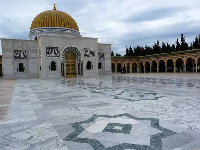 Je, ni maeneo ya kuvutia yenye thamani ya kutembelea katika Monastir? 10226_7