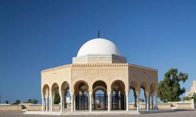 Je, ni maeneo ya kuvutia yenye thamani ya kutembelea katika Monastir? 10226_8