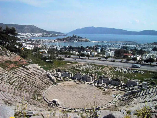 Bodrum တွင်အဘယ်စိတ်ဝင်စားစရာနေရာများသို့သွားရောက်သင့်သနည်း။ 10237_7