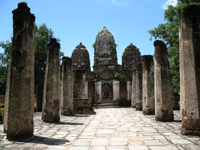 Kāpēc ir vērts doties uz sukhothai? 10446_2