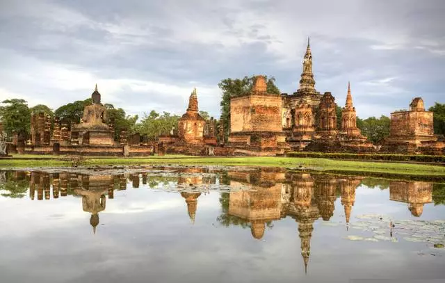 Fa maninona no mendrika ny handeha amin'ny Sukhothai? 10446_3