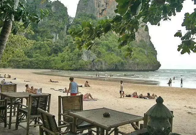 Hûn hewce ne ku zanibin ku hûn li Krabi bisekinin?