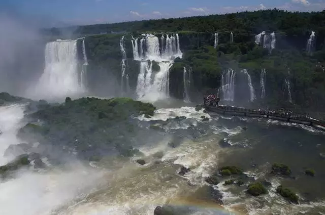 Cov chaw nthuav dav tshaj plaws hauv Iguazu.