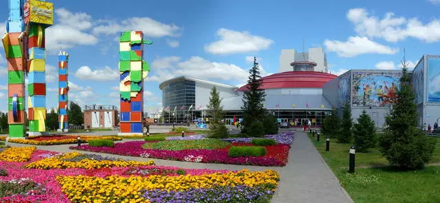 Dab tsi yog qhov nthuav kom pom Astana? 10682_3