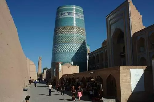 Kedu ihe m ga-ahụ na khiva? 10729_5