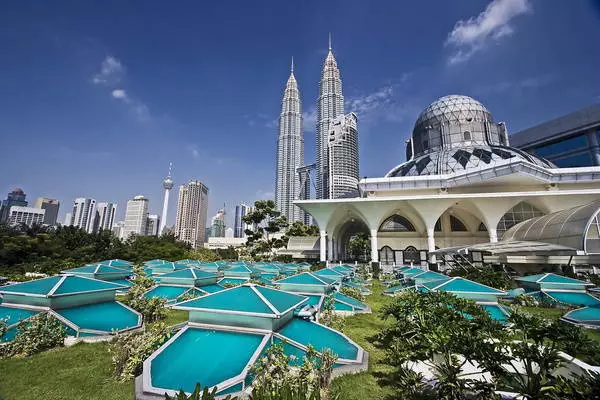 Cá háit le dul go Kuala Lumpur mura bhfuil ach 1 lá agat