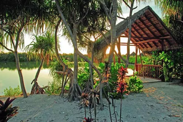 Konke mayelana ne-hadda atoll yakhe: ukubuyekezwa, amathiphu, umhlahlandlela wokuhamba