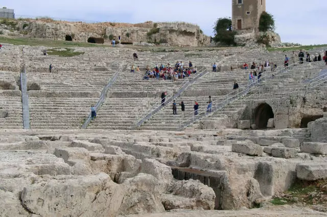 Olee ụdị ntụrụndụ dị na Sicily? 10830_3