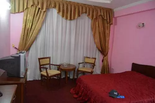 Cili hotel është më i mirë për të qëndruar në Termez? 10978_5