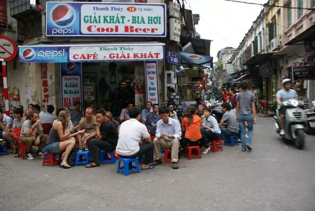 Ounje Street ni Hanoj: Awọn idiyele, kini lati gbiyanju? 11203_1