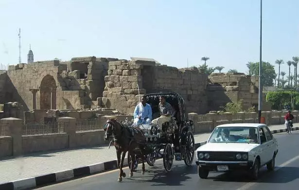 Moat ik in auto nimme foar hiere yn Egypte? 11321_2