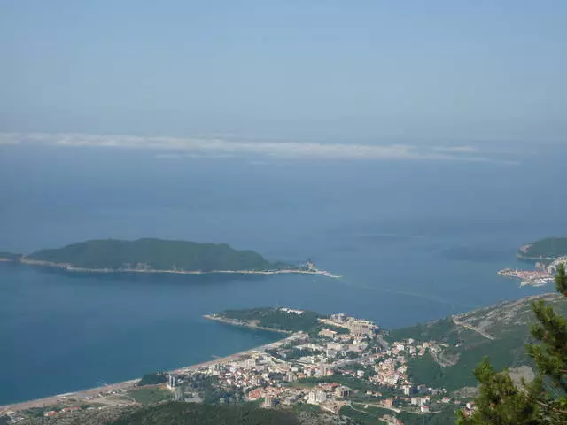 Platges a les illes de Montenegro - San Nicolas i Sveti Stefan.