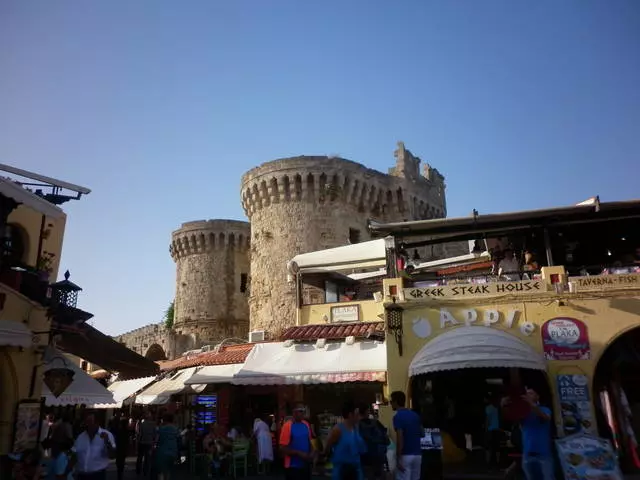 Rhodes Island - o se mea na tupu i ona po nei, filemu malolo i le moega o le ponaivi