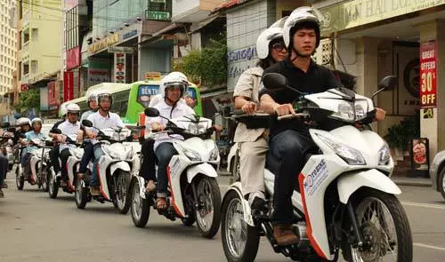 Mga Tampok sa Pagpamalit / Pag-abang sa Motobike sa Ho Chi Minh City 11419_4