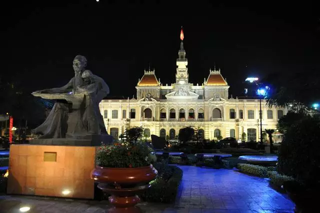 Yini ethakazelisa ukubona i-ho Chi minh City? 11427_3