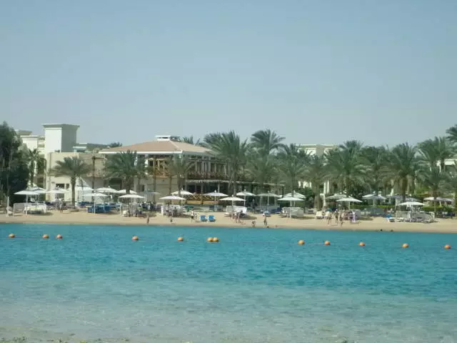 Iru al Hurghada - la lando de Ora Sabloj kaj Varma Suno 11451_1