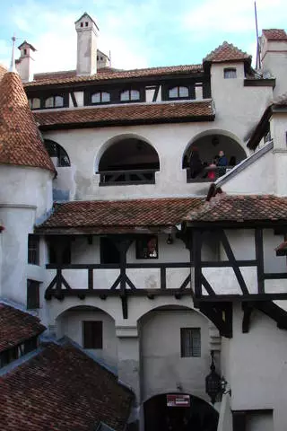 Yiziphi izindawo ezithokozisayo ezifanele ukuvakashela ePoyana-Brasov? 11460_3