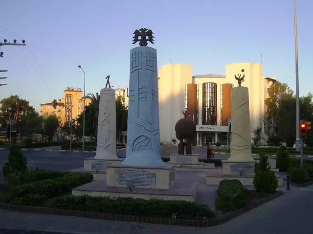 Complexo de monumentos interessantes em avassallar. 11472_3