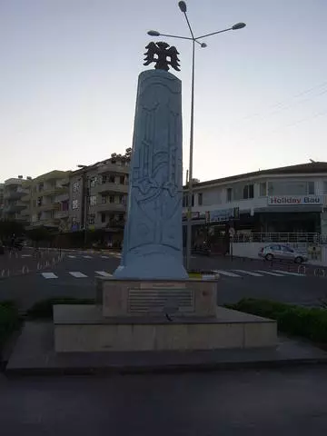 Complexo de monumentos interessantes em avassallar. 11472_6