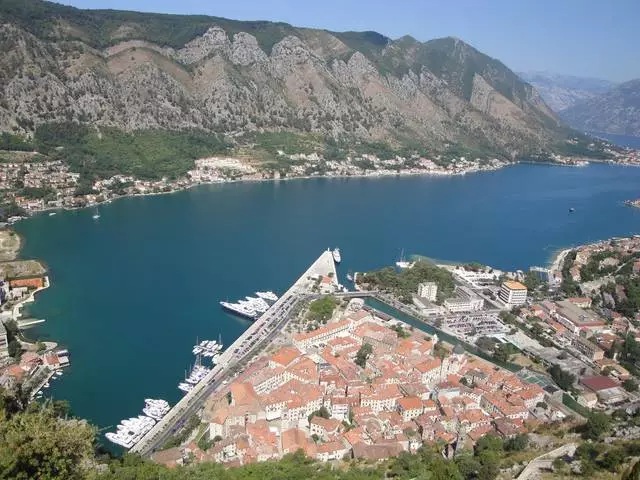 Manaia tele le taimi i le bock - Kotor Bay! 11495_3