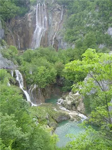 Plitvice Lakes ની emerald રોમાંસ અથવા ક્રોએશિયા મારફતે થોડી મુસાફરી 11594_2