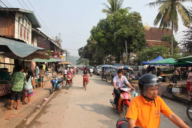 Akụkụ izu ike na Luang Prabang 11761_3