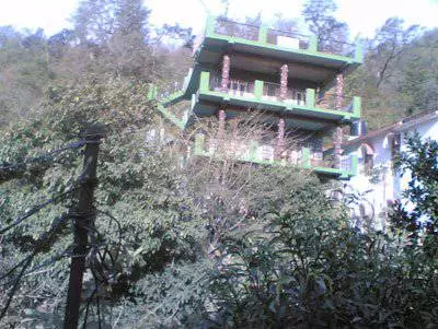 Que hotel é mellor quedar en Rishikesh?