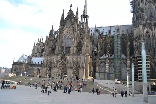 Köln, romaneske mədəniyyətini qoruyub saxlamağı bacaran bir şəhərdir.