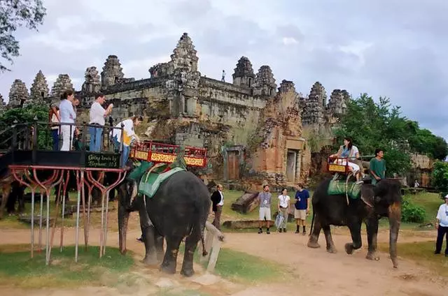 M ga-eso ụmụaka izu ike na Cambodia? 11878_10