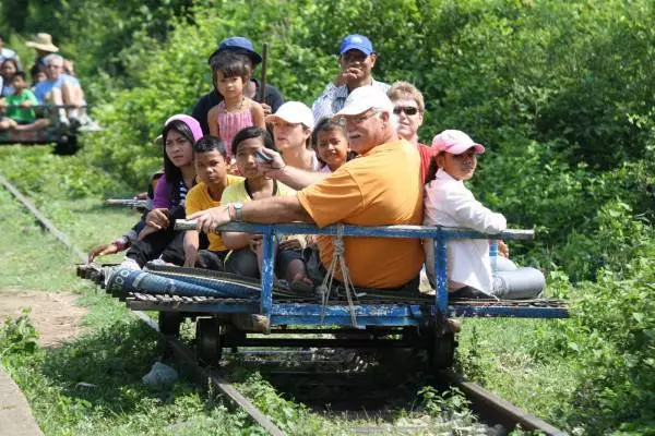 מה לעשות בחופשה ב Battambang? הבידור הטוב ביותר. 11888_3