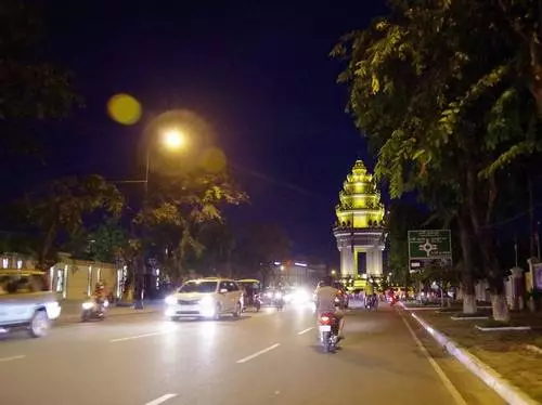 Kiuj estas la interesaj lokoj, kiuj vizitas Phnom Penh? 11917_3