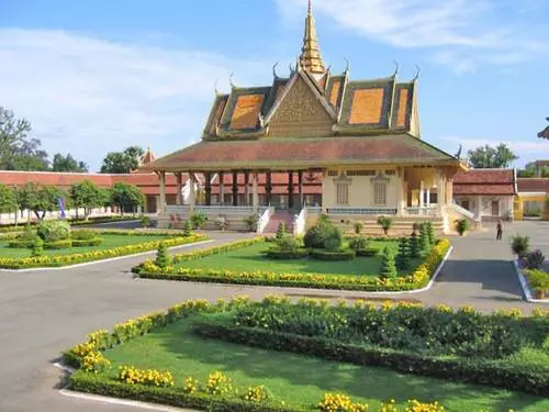 Waa maxay meelaha xiisaha leh ee mudan in la booqdo Phnom Penh? 11917_5