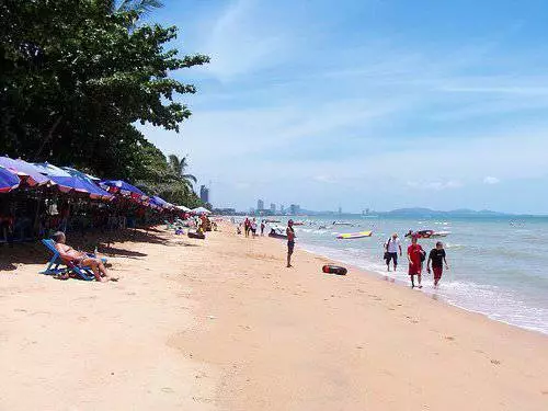 Ang pinakamahusay na mga beach ng Pattaya 12238_3