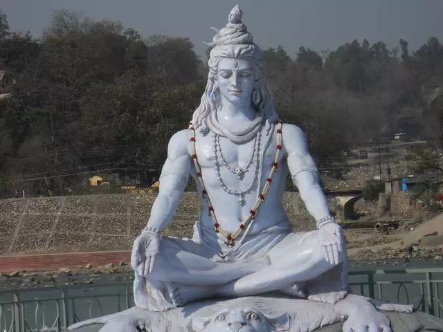 Guta reYogi uye Sadihu - Rishikesh