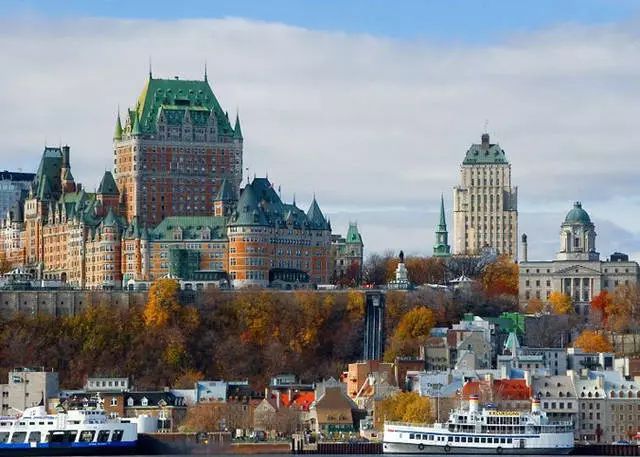 Malolo i Quebec: Tau