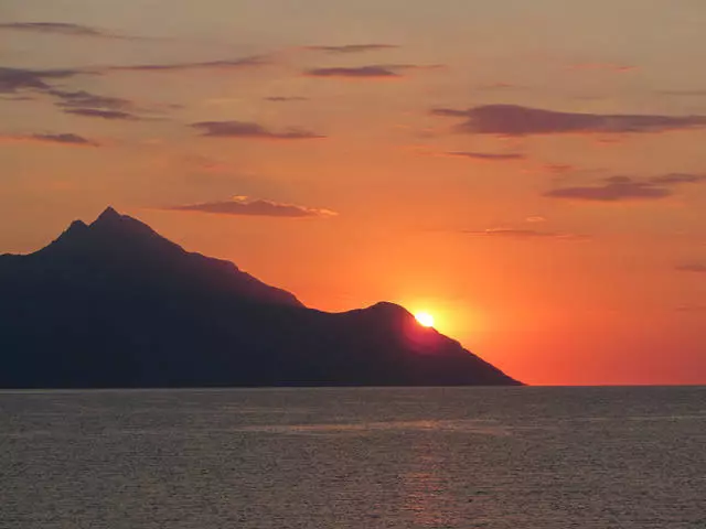 Balıkçı köyü Sarti (Güney Sithonia).