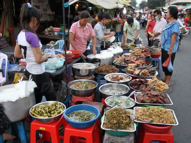 Kodi ndingadye kuti phnom penh?