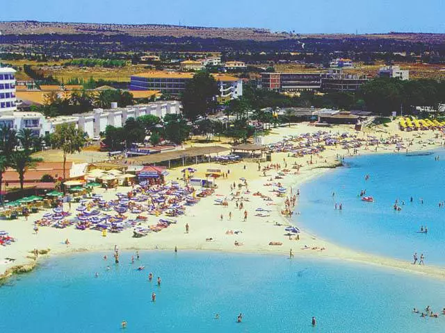 X'għandi nħares lejn Ayia NAPA?