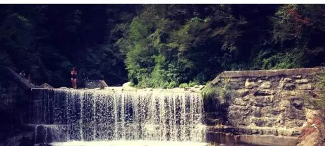 Comme nous avons sauté d'une cascade à Domso sur le lac de Côme. 13630_2