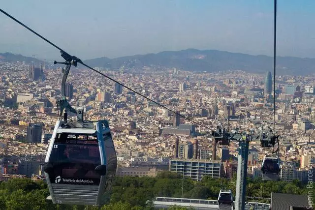 Barcelona. Bajarê Mîmariya Bizarre.