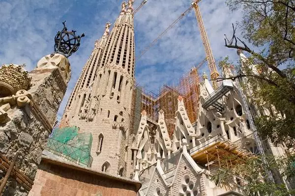 Barcelona. Qyteti i Arkitekturës Bizarre. 13833_2