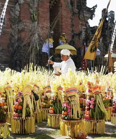 Unsang orasa ang mas maayo nga moadto sa mga piyesta opisyal sa Denpasar? 14096_8