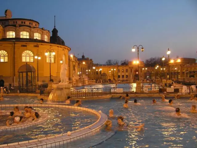 Budapest: tubig, pagkain at musika.