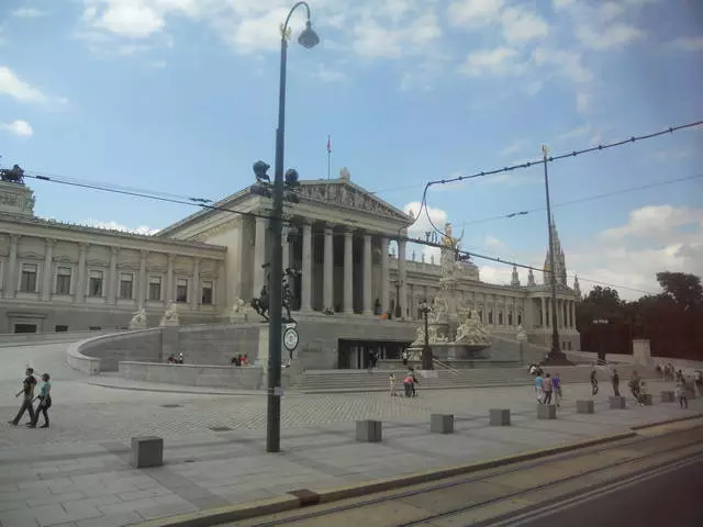 VIENNA: Domhanda na temptations, só agus aislingí