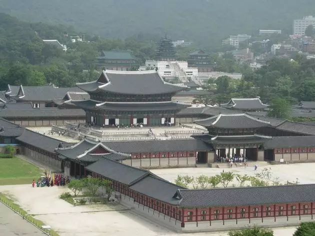 Malo osangalatsa kwambiri ku Seoul. 14420_2