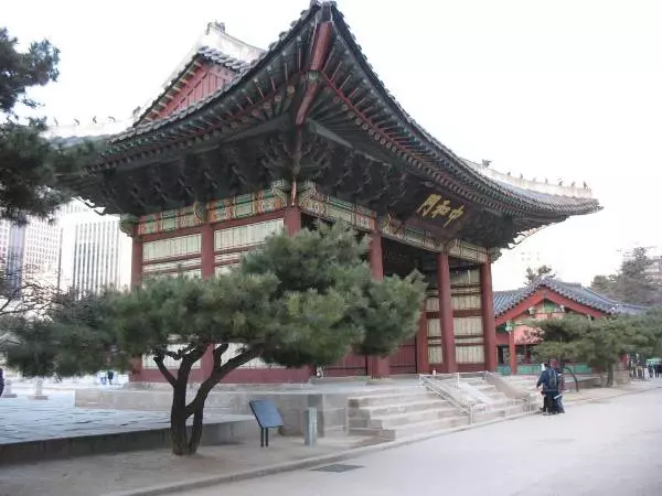 Y lleoedd mwyaf diddorol yn Seoul. 14420_3