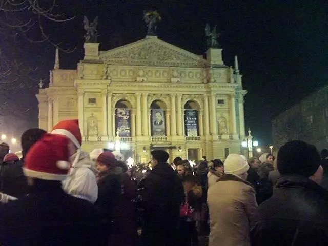 Aisea e tatau ai ona ou mautinoa e alu i le LVIV mo le tausaga fou ma le Kerisimasi? 14474_3