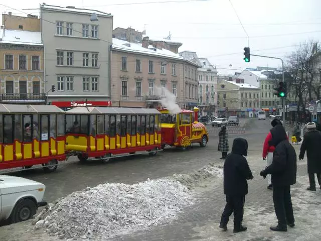 Me yasa zan tabbatar da zuwa Lviv don Sabuwar Shekara da Kirsimeti? 14474_4