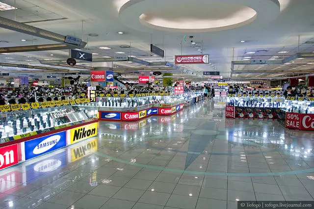 Корея магазин телефонов. Супермаркет в Корее. Южная Корея магазины. Сеул магазины. Гипермаркет электроники в Кореи.